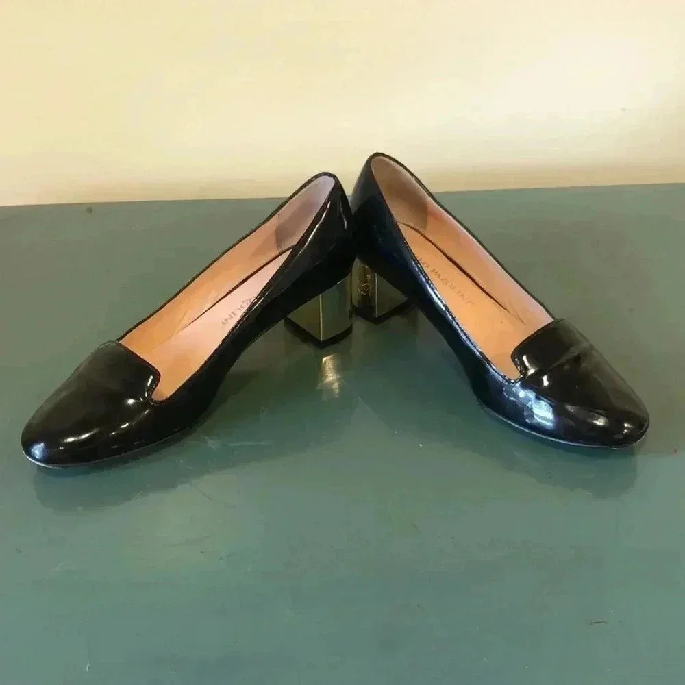 Carlo Pazolini black pumps with gold heel